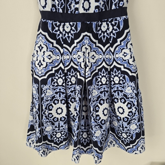 Talbots Blue Paisley Print Fit n' Flare Dress Pockets Size 4P Careerwear - Picture 2 of 12